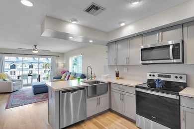 STUNNING KCB WATERFRONT DUPLEX! This beautifully renovated - photo 8