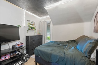 Move right into this 3 bedroom and 2bath home in the City of - photo 16