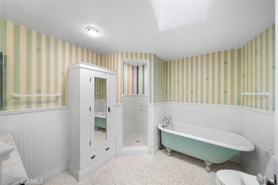 905 Emerald Bay is a light-filled corner lot bungalow offering 2 - photo 34