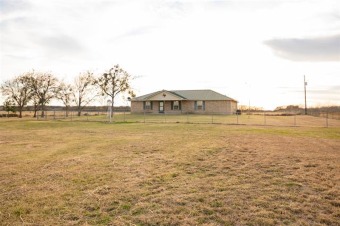 Lake Navarro Mills Home Sale Pending in Hubbard Texas
