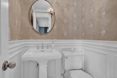 Welcome to 56 Oakland Drive, just a short stroll to the heart of - photo 11