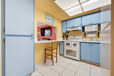 Enjoy easy FL. living in this charming 1-bedroom, 1-bath condo - photo 11