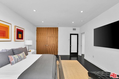 Move-in ready and fully-furnished townhome is well maintained - photo 13