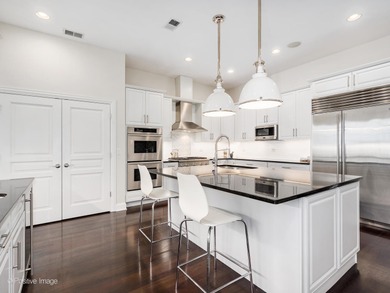 Luxury Penthouse Living in the Heart of Lincoln Park! Welcome to