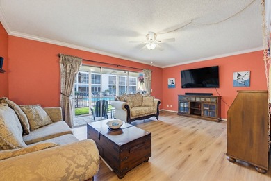 Enjoy easy FL. living in this charming 1-bedroom, 1-bath condo - photo 18