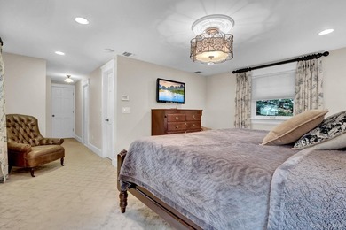 Welcome to 56 Oakland Drive, just a short stroll to the heart of - photo 19