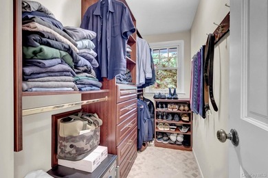 Welcome to 56 Oakland Drive, just a short stroll to the heart of - photo 20