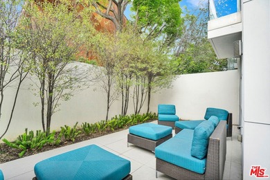 Move-in ready and fully-furnished townhome is well maintained - photo 22
