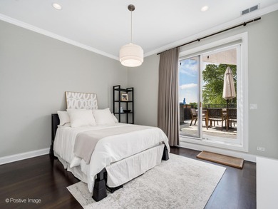 Luxury Penthouse Living in the Heart of Lincoln Park! Welcome to