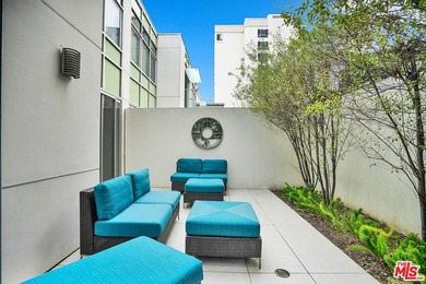 Move-in ready and fully-furnished townhome is well maintained - photo 23