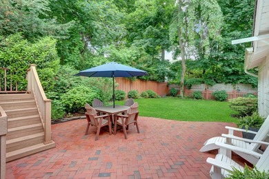 Welcome to 56 Oakland Drive, just a short stroll to the heart of - photo 23