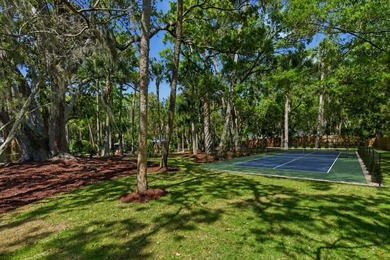 The house is beautiful. The backyard is UNFORGETTABLE. And the - photo 4