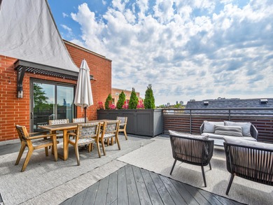 Luxury Penthouse Living in the Heart of Lincoln Park! Welcome to