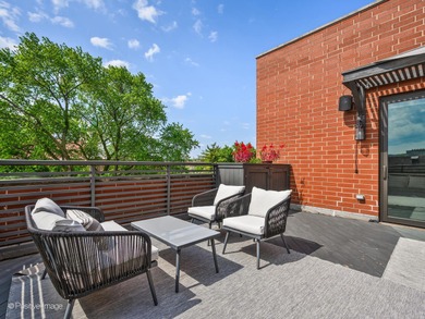 Luxury Penthouse Living in the Heart of Lincoln Park! Welcome to