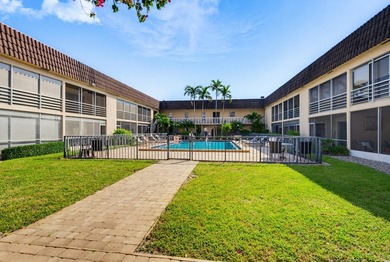 Enjoy easy FL. living in this charming 1-bedroom, 1-bath condo - photo 30