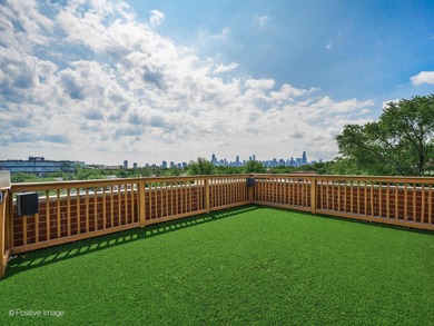 Luxury Penthouse Living in the Heart of Lincoln Park! Welcome to