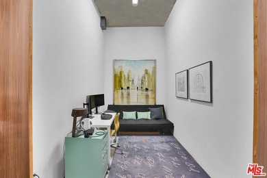 Move-in ready and fully-furnished townhome is well maintained - photo 32