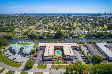 Enjoy easy FL. living in this charming 1-bedroom, 1-bath condo - photo 38