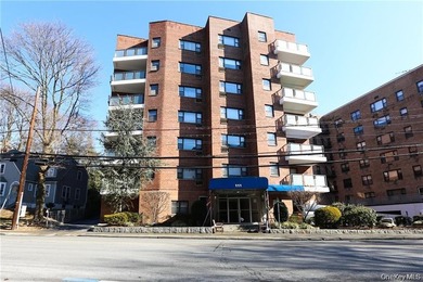 Pet-Friendly Corner Unit with Indoor Garage Parking - Just a - photo 1