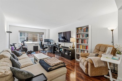 Pet-Friendly Corner Unit with Indoor Garage Parking - Just a - photo 3
