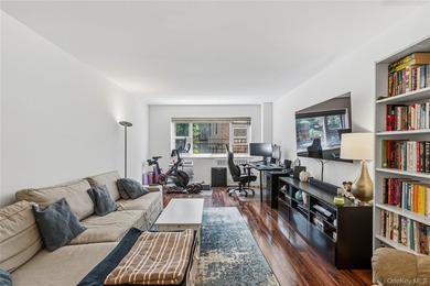 Pet-Friendly Corner Unit with Indoor Garage Parking - Just a - photo 4