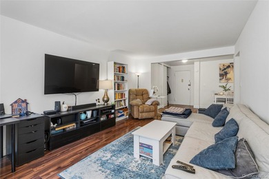 Pet-Friendly Corner Unit with Indoor Garage Parking - Just a - photo 5