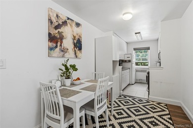 Pet-Friendly Corner Unit with Indoor Garage Parking - Just a - photo 7