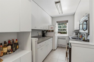 Pet-Friendly Corner Unit with Indoor Garage Parking - Just a - photo 8