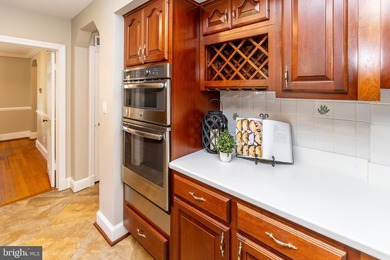 Welcome to this beautiful brick home on a quiet, dead end street - photo 11