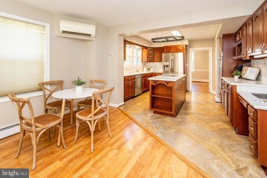 Welcome to this beautiful brick home on a quiet, dead end street - photo 15