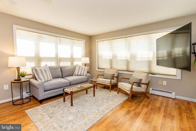 Welcome to this beautiful brick home on a quiet, dead end street - photo 17