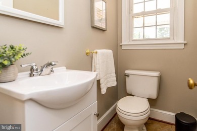 Welcome to this beautiful brick home on a quiet, dead end street - photo 18