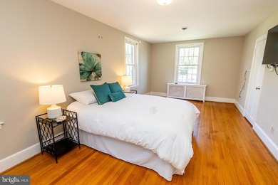 Welcome to this beautiful brick home on a quiet, dead end street - photo 19