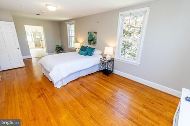 Welcome to this beautiful brick home on a quiet, dead end street - photo 20