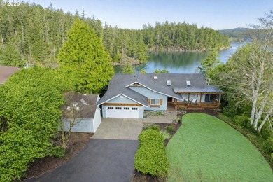 Woahink Lake Home For Sale in Florence Oregon