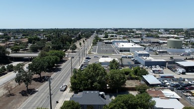 1924 Mixed-use / commercially zoned furnished home within - photo 31