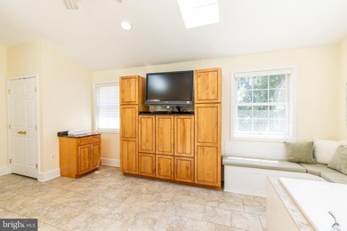 Welcome to this beautiful brick home on a quiet, dead end street - photo 31