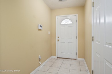 Lovely home priced right to sell. This 2BR 2 full bath open - photo 4