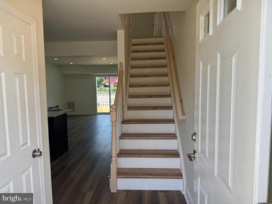 Move right into this beautifully updated 2-bedroom, 1.5-bath - photo 3