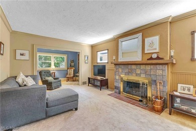 Welcome home to this charming 4-bedroom, 2 full bath Colonial - photo 7