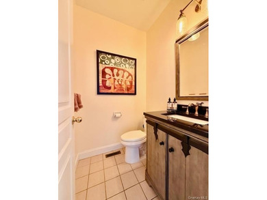 Welcome to this lovely 3 bedroom 2 1/2 bath home with private - photo 11