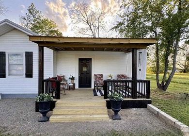 Mixed-use Commercial/Residential opportunity with partial owner - photo 1