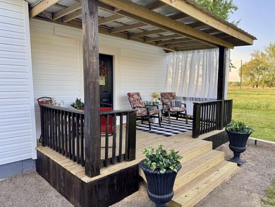 Mixed-use Commercial/Residential opportunity with partial owner - photo 3