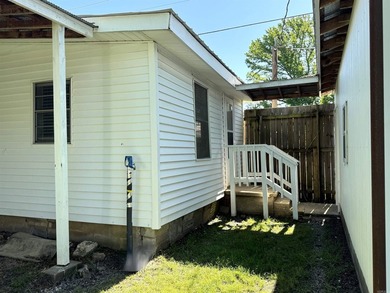 Mixed-use Commercial/Residential opportunity with partial owner - photo 5