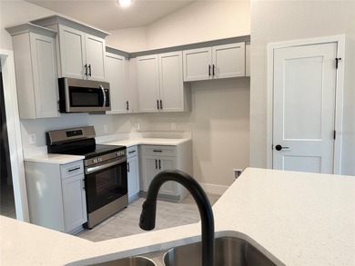 Spacious 2,010 sq. ft. of heated living space, this residence - photo 10