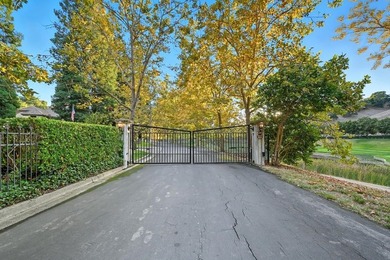 Luxury estate with elegant design. Exquisite One of a kind gated - photo 2
