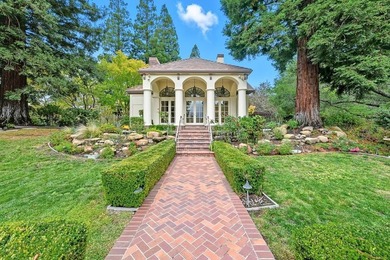 Luxury estate with elegant design. Exquisite One of a kind gated - photo 4