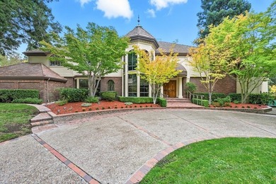 Luxury estate with elegant design. Exquisite One of a kind gated - photo 5