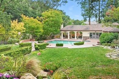 Luxury estate with elegant design. Exquisite One of a kind gated - photo 7