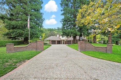 Luxury estate with elegant design. Exquisite One of a kind gated - photo 8